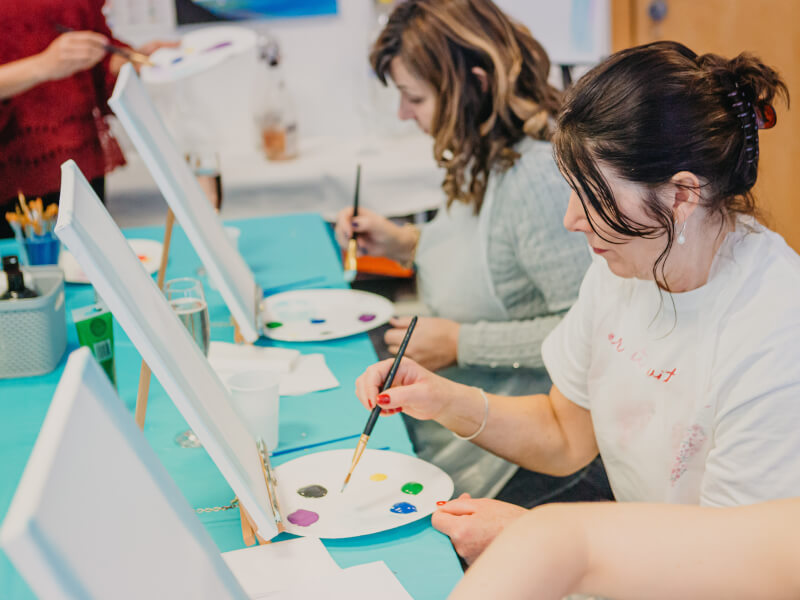 6 Reasons to Try Paint and Sip Classes in London